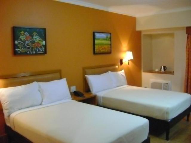 Pamulinawen Hotel Laoag Zimmer foto
